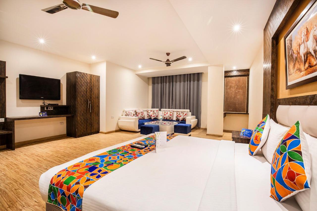 Fabhotel Shoba Estate Delhi Airport Нью-Дели Экстерьер фото