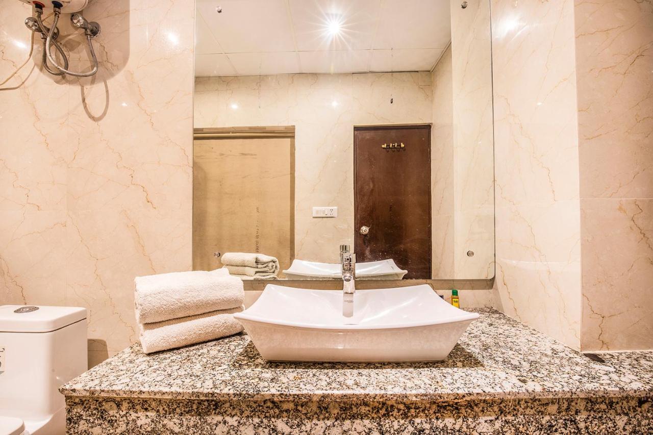 Fabhotel Shoba Estate Delhi Airport Нью-Дели Экстерьер фото